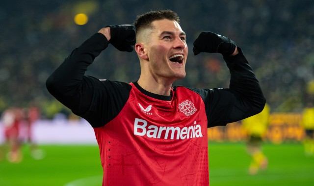 记者：米兰考虑签希克，米兰管理层看好他但首选是弗拉霍维奇